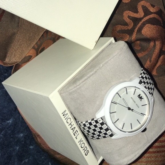 MK Watch - Picture 2 of 3